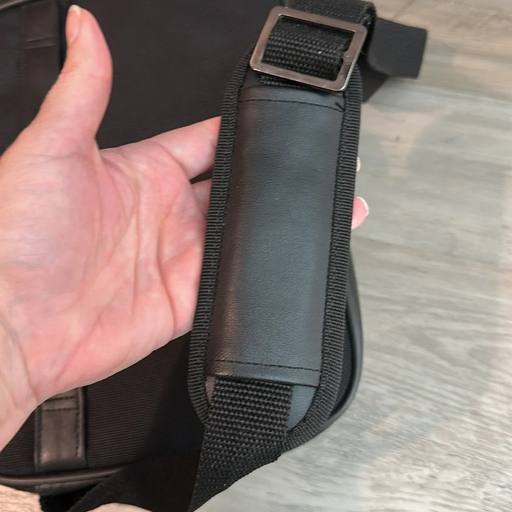 Kenneth Cole Tablet/Laptop Travel Bag